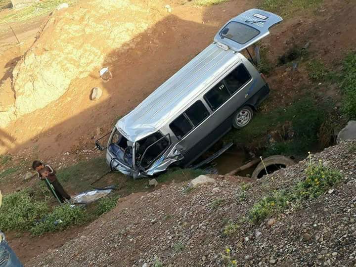 تدهور حافلة على طريق تل تمر الحسكة